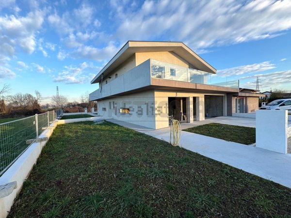 casa semindipendente in vendita a Pozzoleone