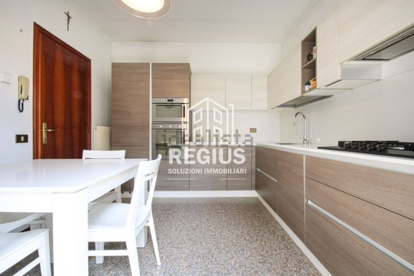 casa indipendente in vendita a Pozzoleone