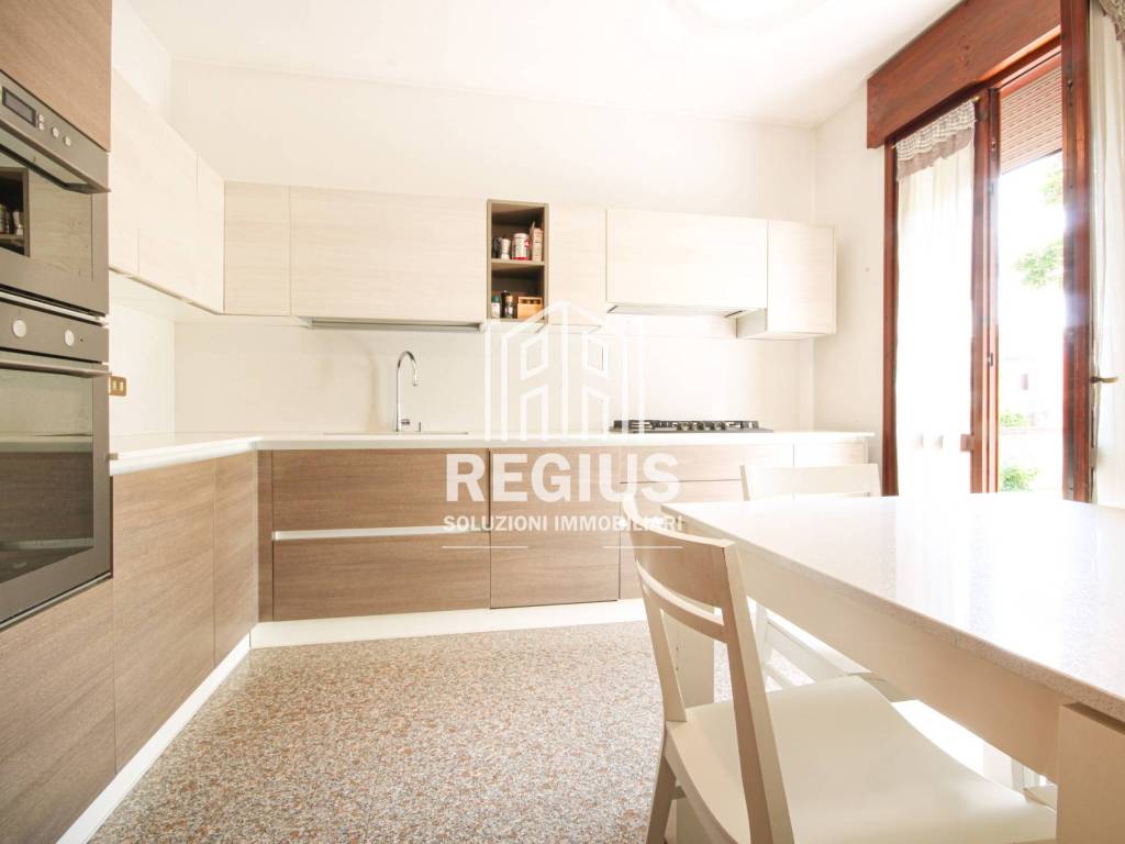 casa indipendente in vendita a Pozzoleone