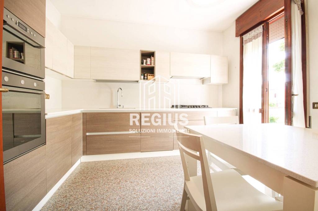 casa indipendente in vendita a Pozzoleone