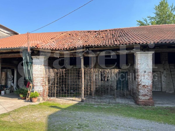 casa indipendente in vendita a Pozzoleone in zona Friola