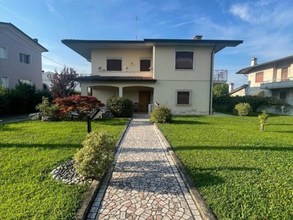 casa indipendente in vendita a Quinto Vicentino