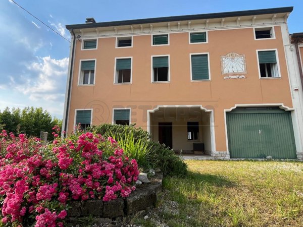 casa indipendente in vendita a Quinto Vicentino in zona Lanzè