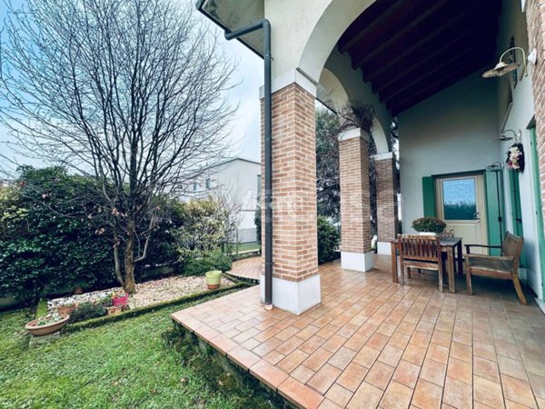 casa indipendente in vendita a Quinto Vicentino