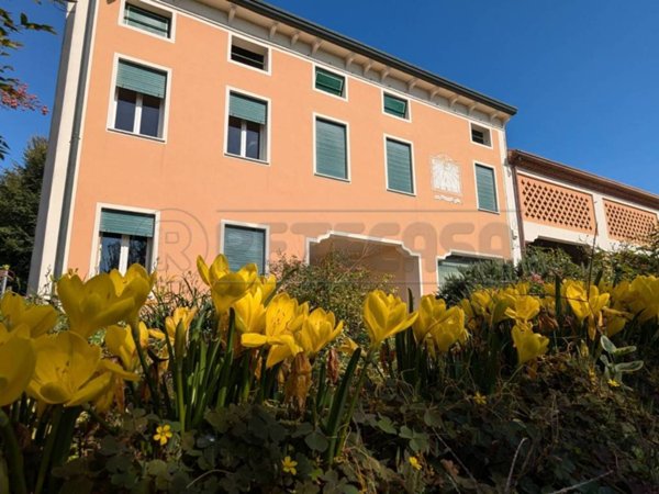 casa indipendente in vendita a Quinto Vicentino in zona Lanzè