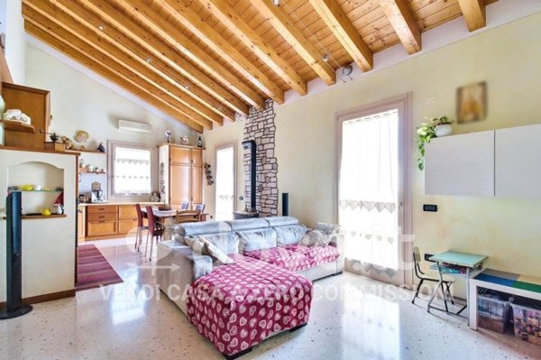 casa indipendente in vendita a Quinto Vicentino