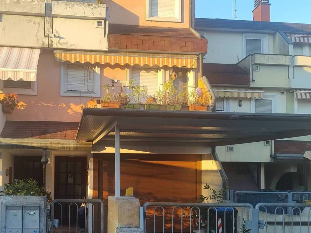 casa indipendente in vendita a Quinto Vicentino