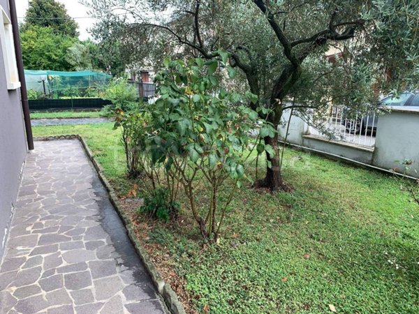 casa indipendente in vendita a Quinto Vicentino in zona Villaggio Monte Grappa