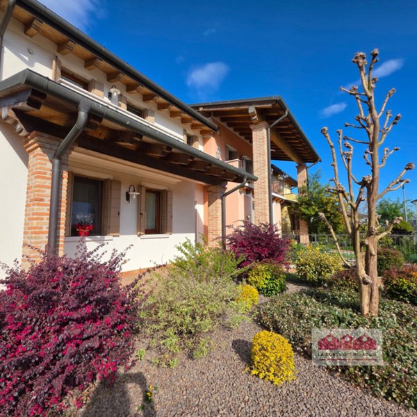 casa semindipendente in vendita a Quinto Vicentino in zona Lanzè