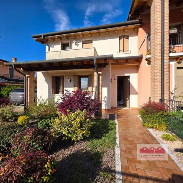 casa semindipendente in vendita a Quinto Vicentino in zona Lanzè