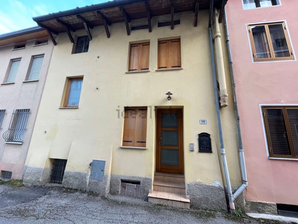 esavano in vendita a Recoaro Terme