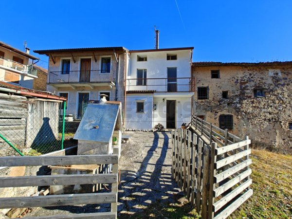 esavano in vendita a Recoaro Terme in zona Fongara