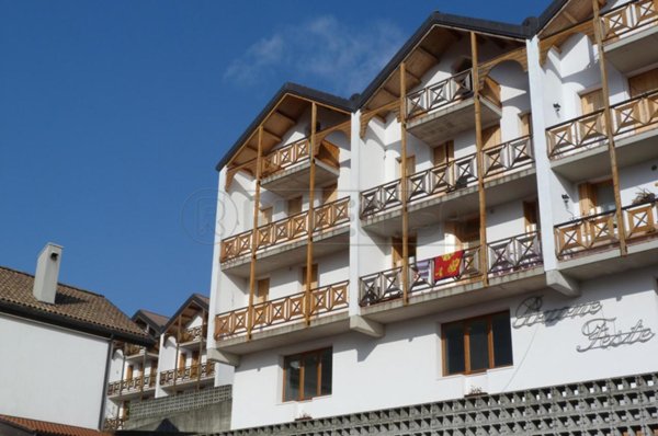 esavano in vendita a Recoaro Terme