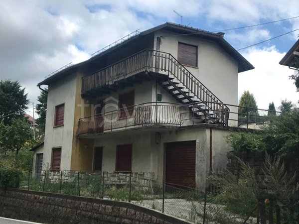 casa indipendente in vendita a Roana in zona Canove