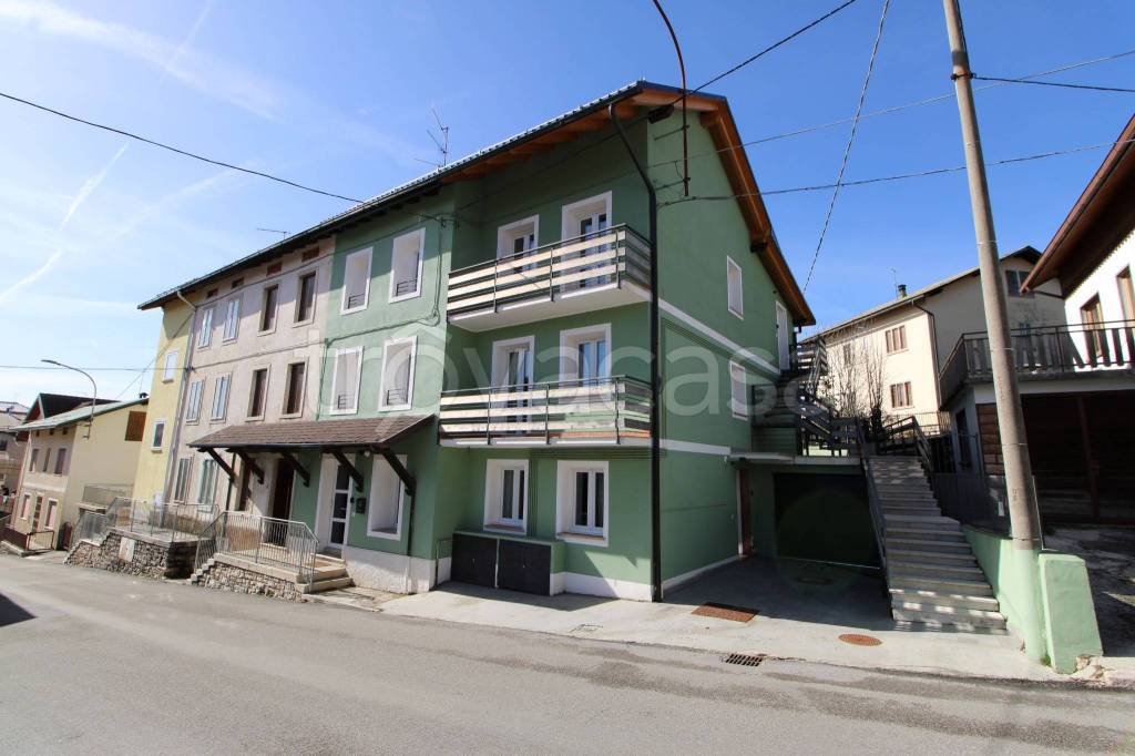 appartamento in vendita a Roana in zona Canove