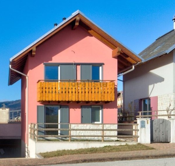 casa indipendente in vendita a Roana in zona Camporovere