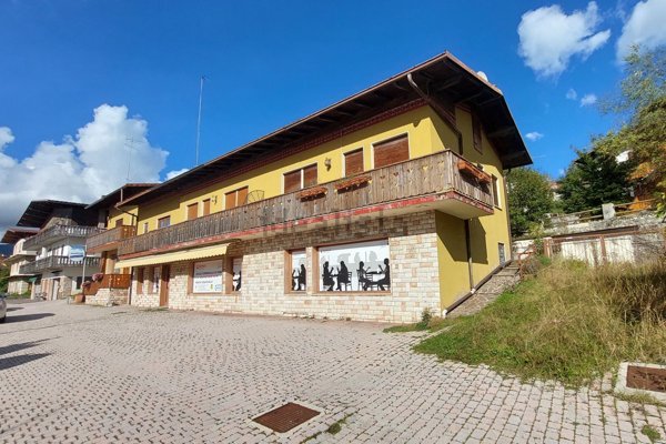 appartamento in vendita a Roana in zona Treschè Conca