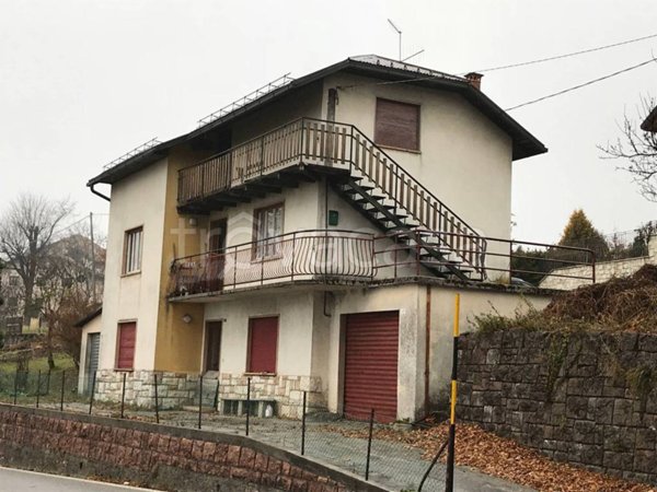 casa indipendente in vendita a Roana in zona Canove
