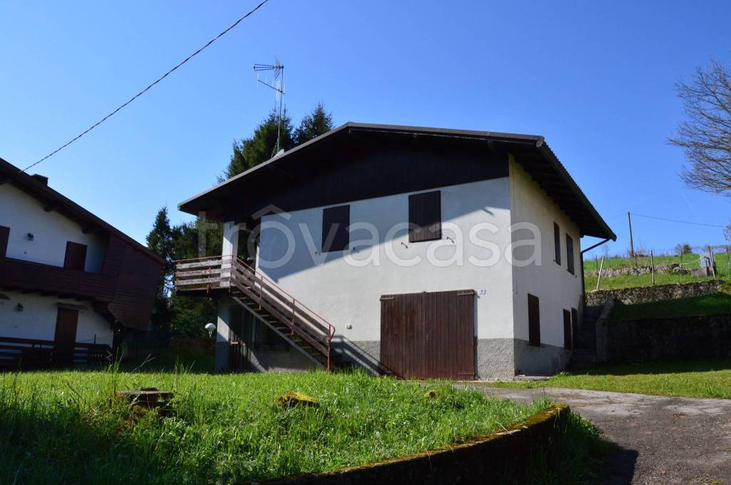 casa indipendente in vendita a Roana in zona Canove
