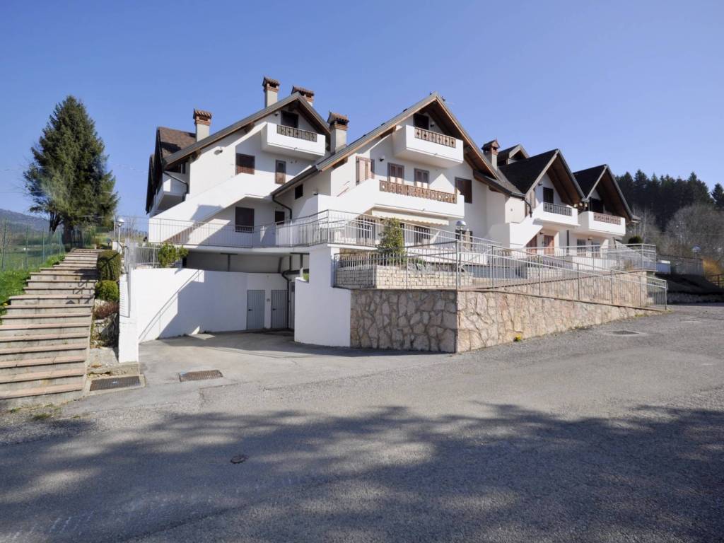 appartamento in vendita a Roana in zona Canove