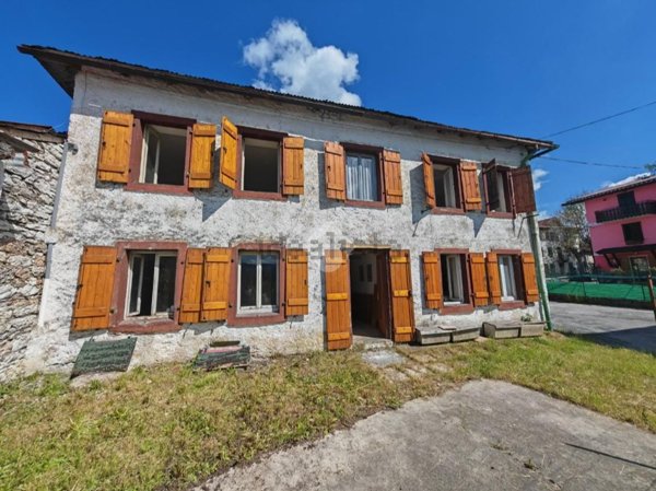 casa semindipendente in vendita a Roana in zona Canove