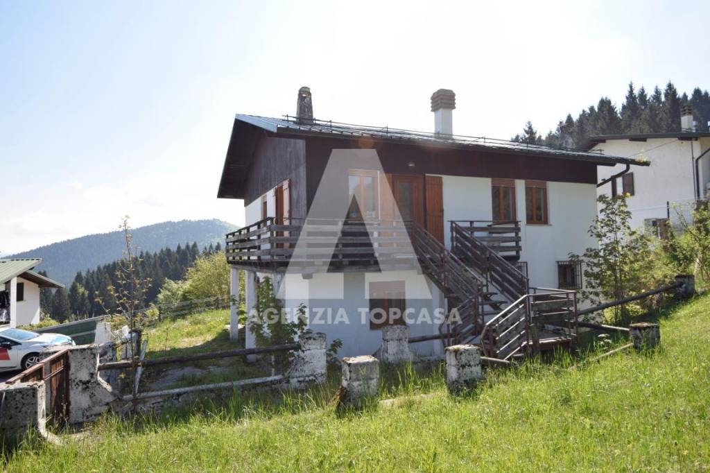 casa indipendente in vendita a Roana in zona Cesuna