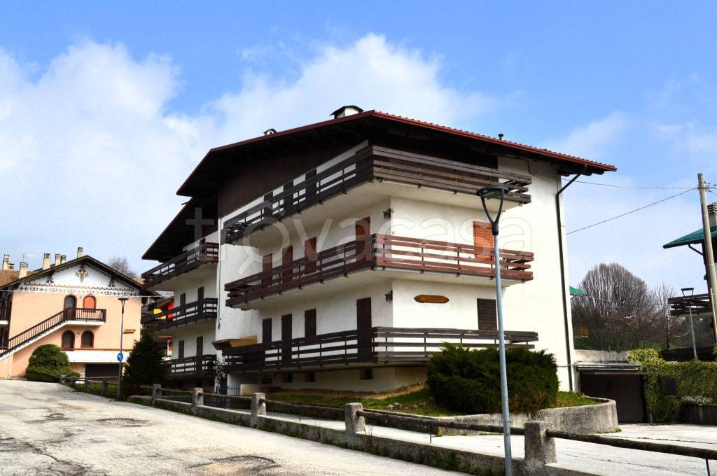 appartamento in vendita a Roana in zona Canove