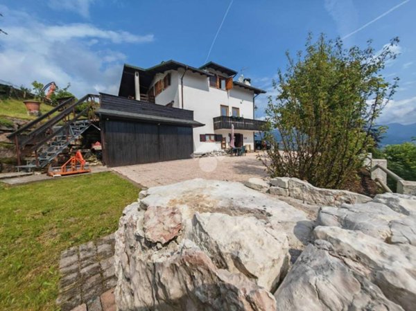 casa indipendente in vendita a Roana in zona Cesuna