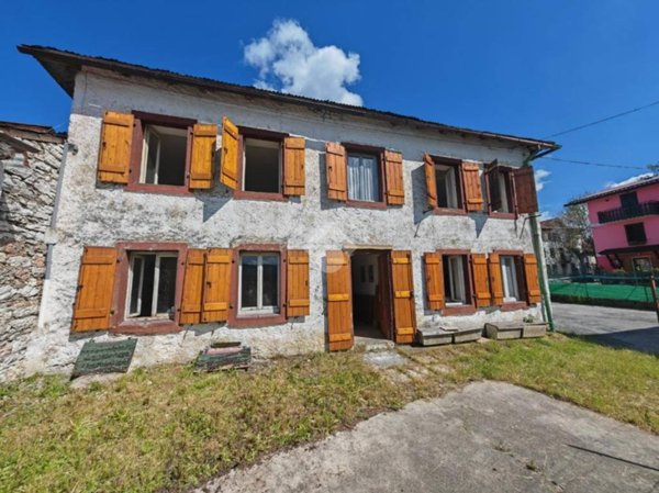 casa semindipendente in vendita a Roana in zona Canove