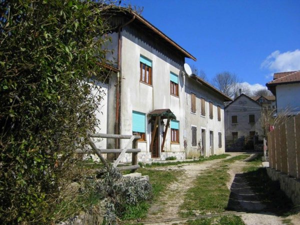 casa indipendente in vendita a Roana in zona Treschè Conca