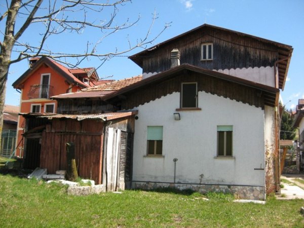 casa indipendente in vendita a Roana in zona Canove