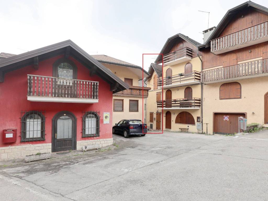 casa indipendente in vendita a Roana in zona Mezzaselva