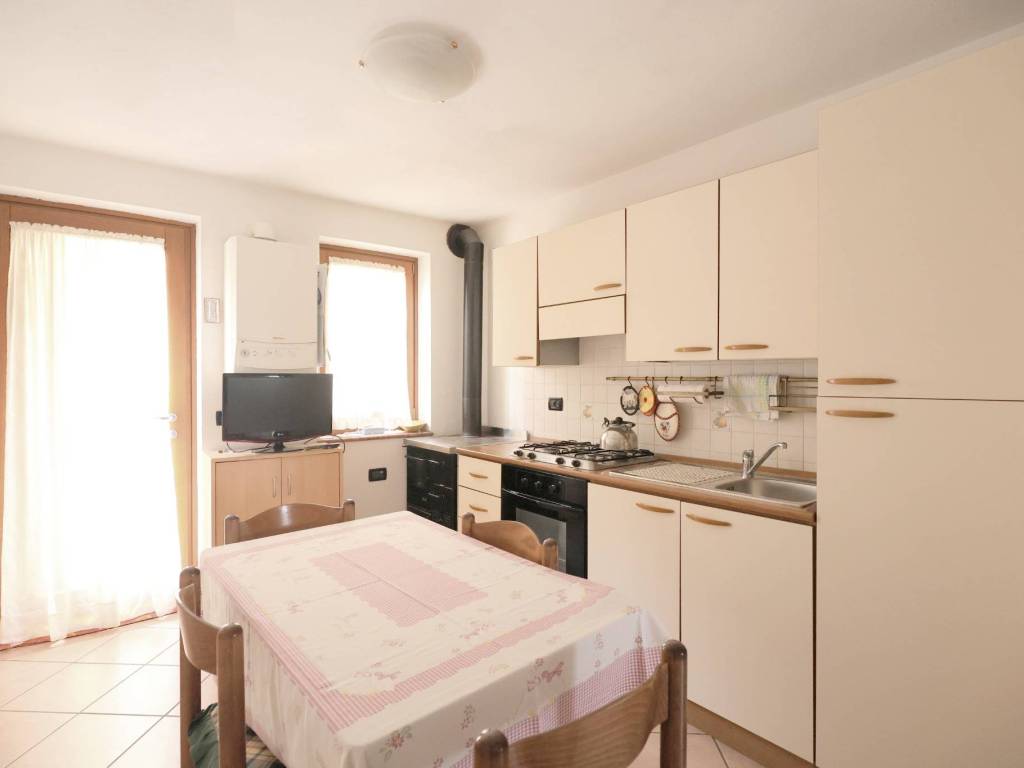 casa indipendente in vendita a Roana in zona Mezzaselva