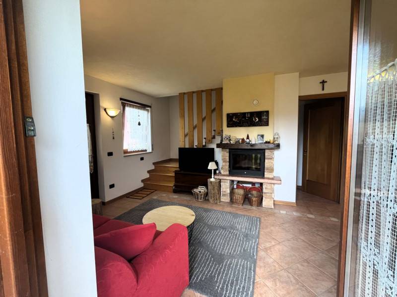 casa indipendente in vendita a Roana in zona Treschè Conca