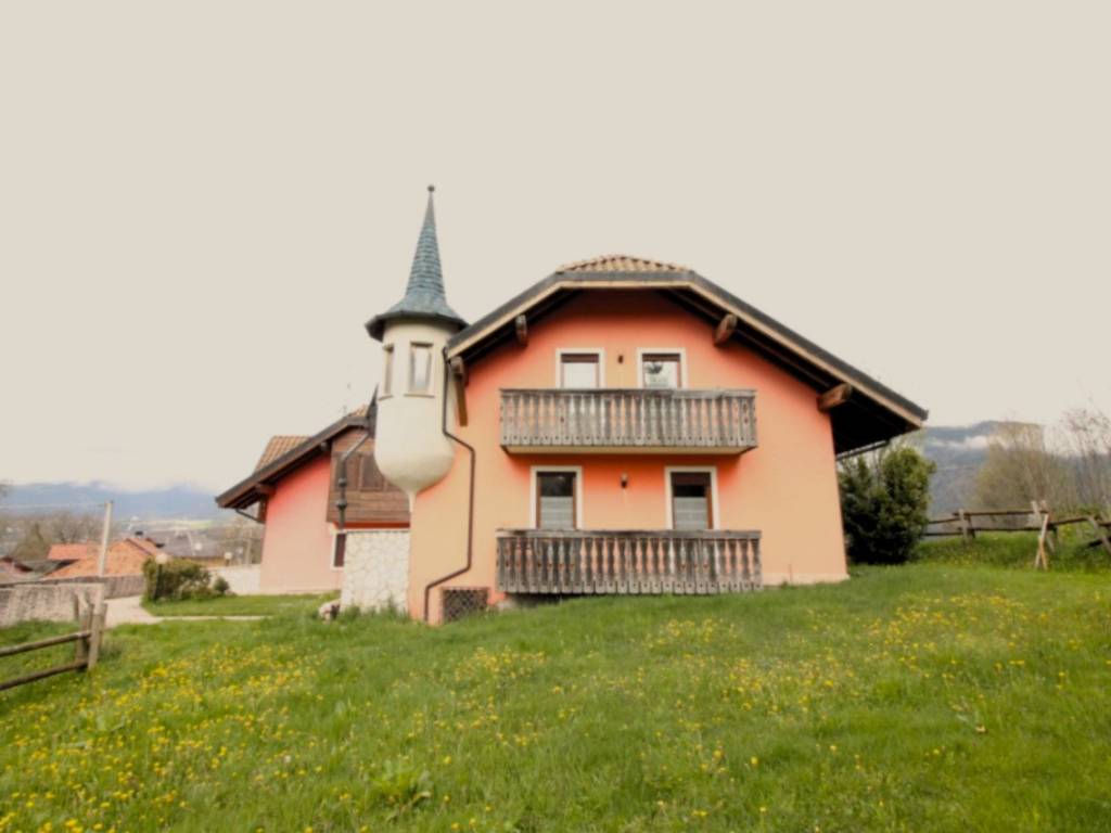 casa indipendente in vendita a Roana in zona Treschè Conca