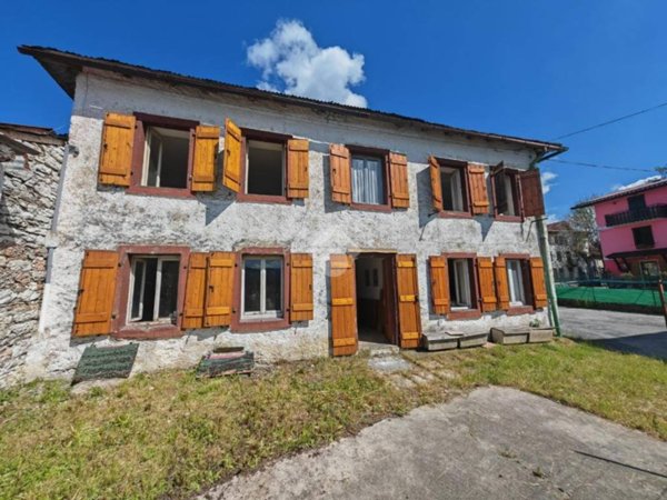 casa indipendente in vendita a Roana in zona Canove