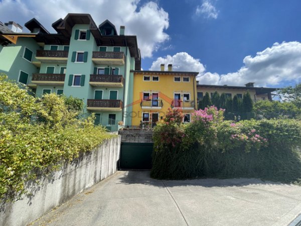 casa indipendente in vendita a Roana in zona Camporovere