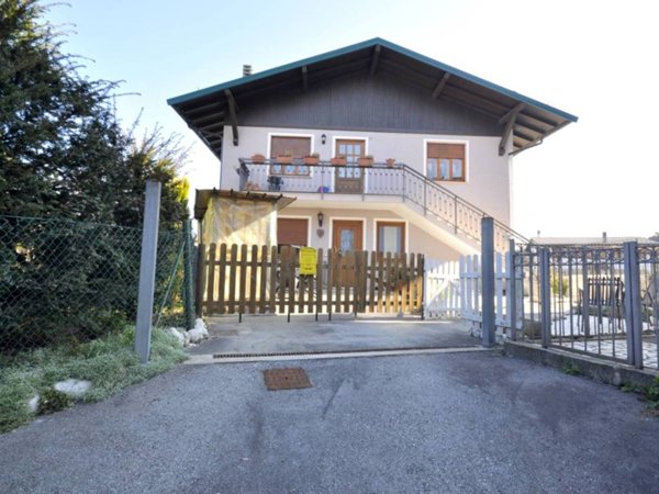 appartamento in vendita a Roana in zona Canove