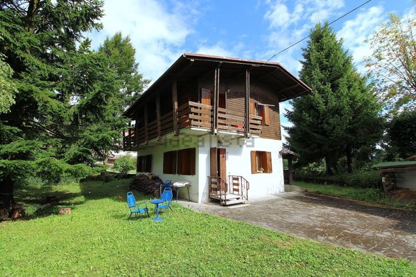 casa indipendente in vendita a Roana in zona Cesuna
