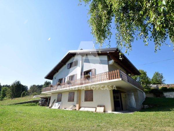 casa indipendente in vendita a Roana in zona Treschè Conca