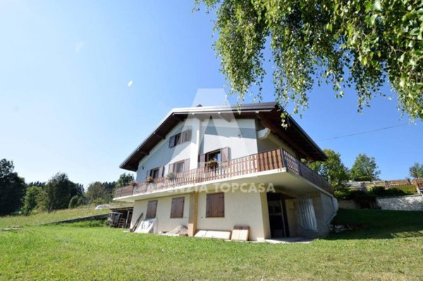 casa indipendente in vendita a Roana in zona Canove