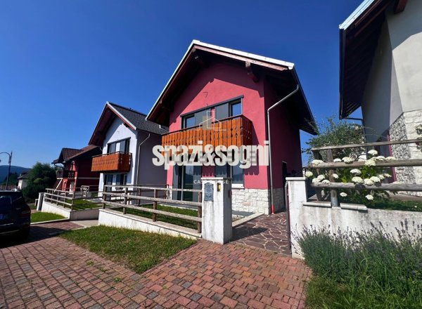 casa indipendente in vendita a Roana in zona Camporovere