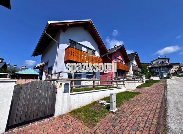 casa indipendente in vendita a Roana in zona Camporovere