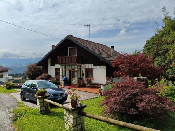 casa indipendente in vendita a Roana in zona Mezzaselva