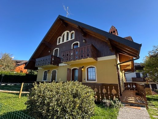 casa indipendente in vendita a Roana in zona Canove