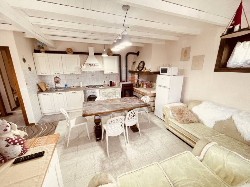 appartamento in vendita a Roana in zona Cesuna