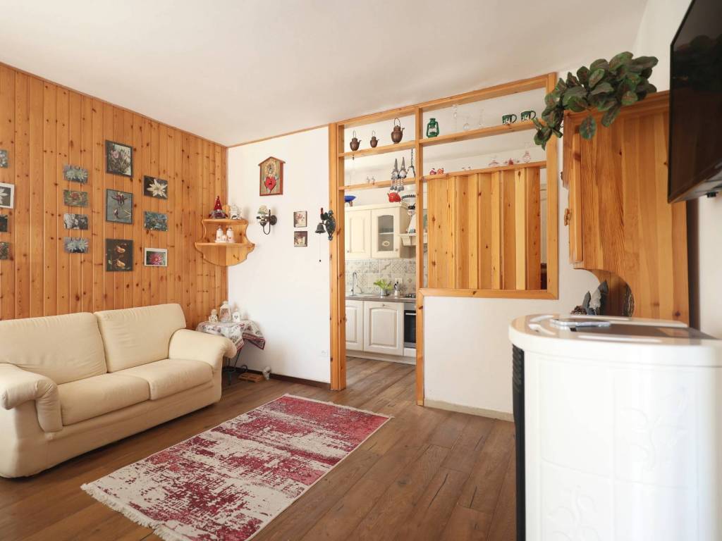 casa indipendente in vendita a Roana in zona Cesuna