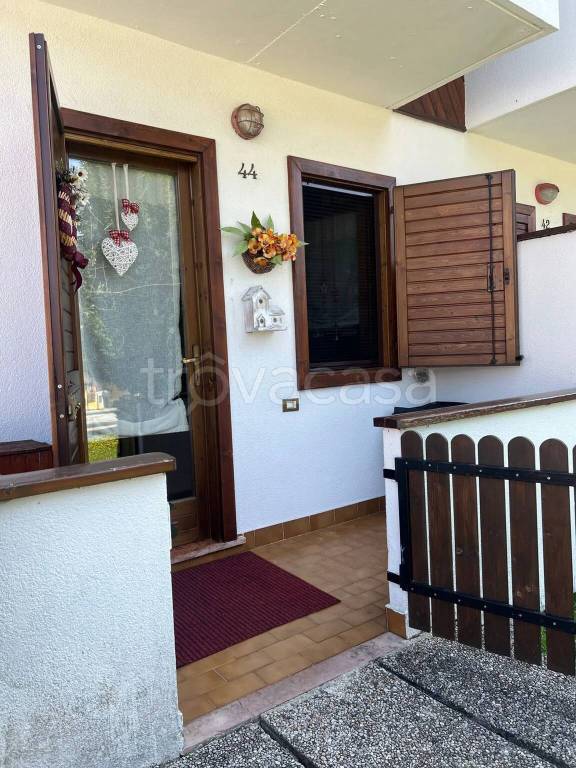 appartamento in vendita a Roana in zona Canove