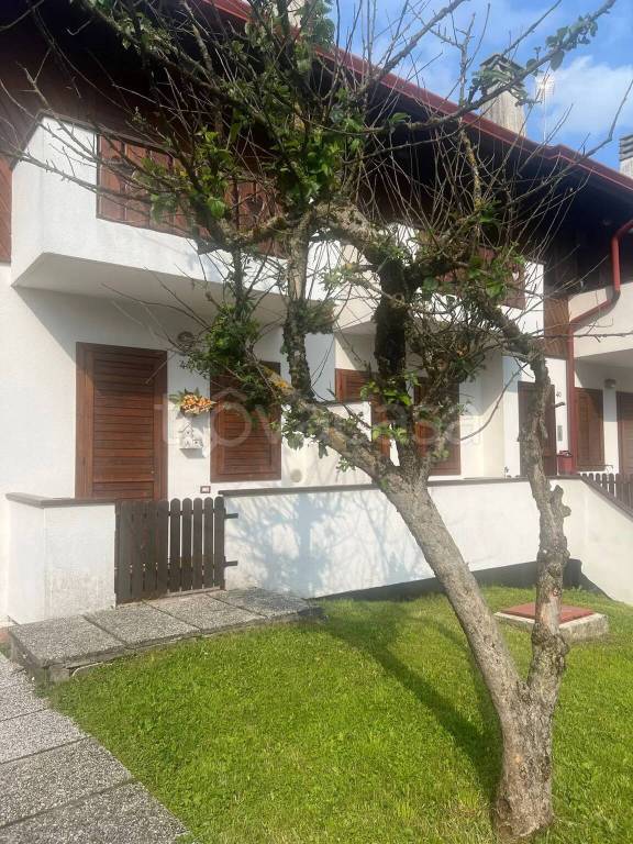 appartamento in vendita a Roana in zona Canove