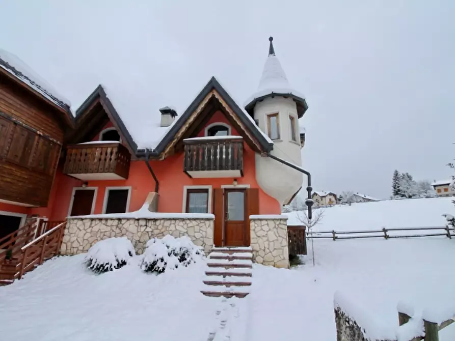 casa indipendente in vendita a Roana in zona Treschè Conca